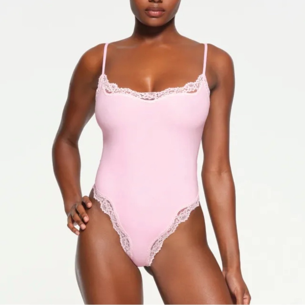 Skims Fits everybody bodysuit